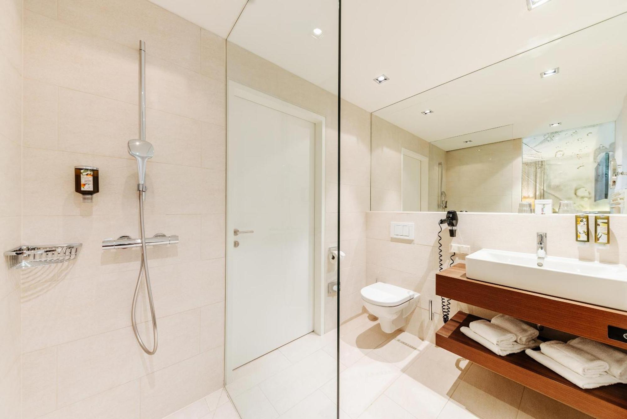 Thermenhotel Karawankenhof Villach Ngoại thất bức ảnh